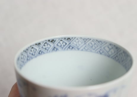江戸後期染付貝と海藻図猪口 高台ホツ