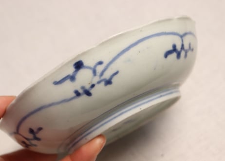 江戸中期染付三方に草花と丸文図なます皿 窯傷