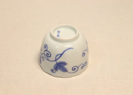 明治後期～大正源六製染付若松と唐草図通り物向付