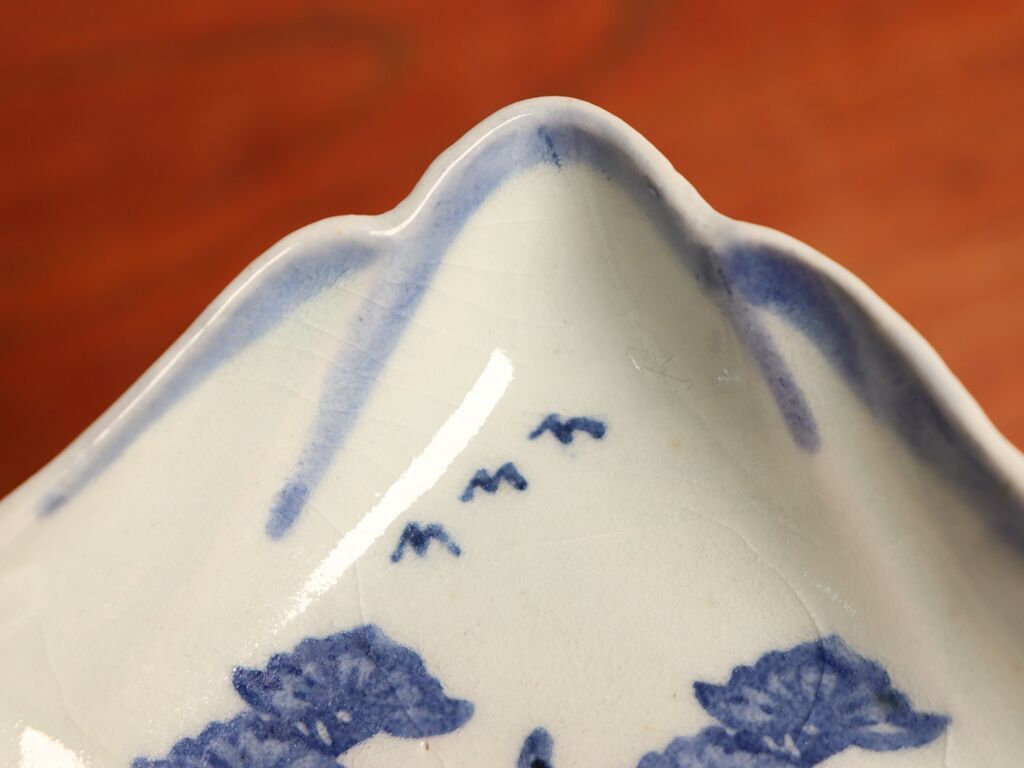 お値下げしました、古伊万里染付富士山型コンニャク印判三保松原