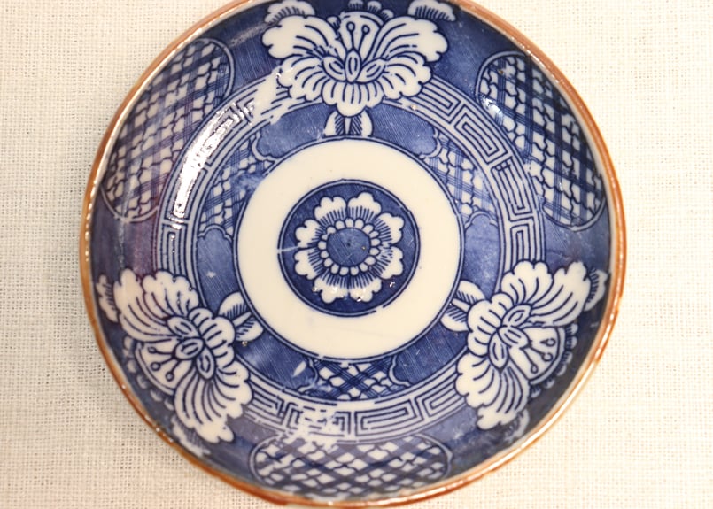 明治後期～大正銅判三方牡丹図小皿 | 吉祥寺PukuPuku