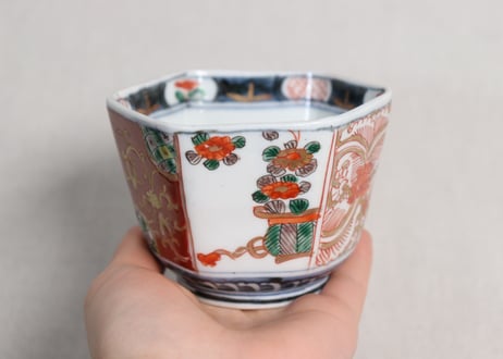 明治前期色絵花と唐草図六角向付③かたつき