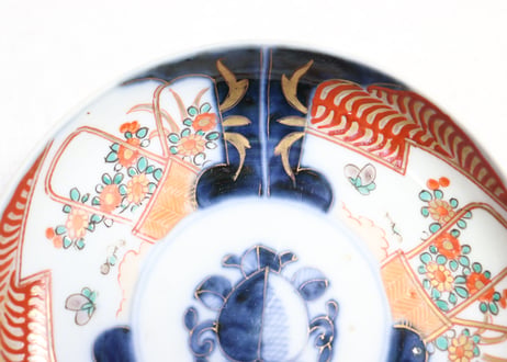 明治前期色絵桃と三方に菊花籠図小皿