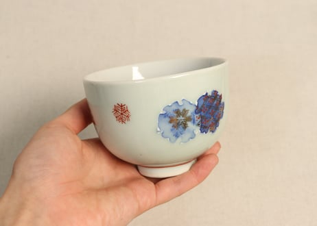 大正～昭和戦前色絵雪輪図つぼ碗 黒点