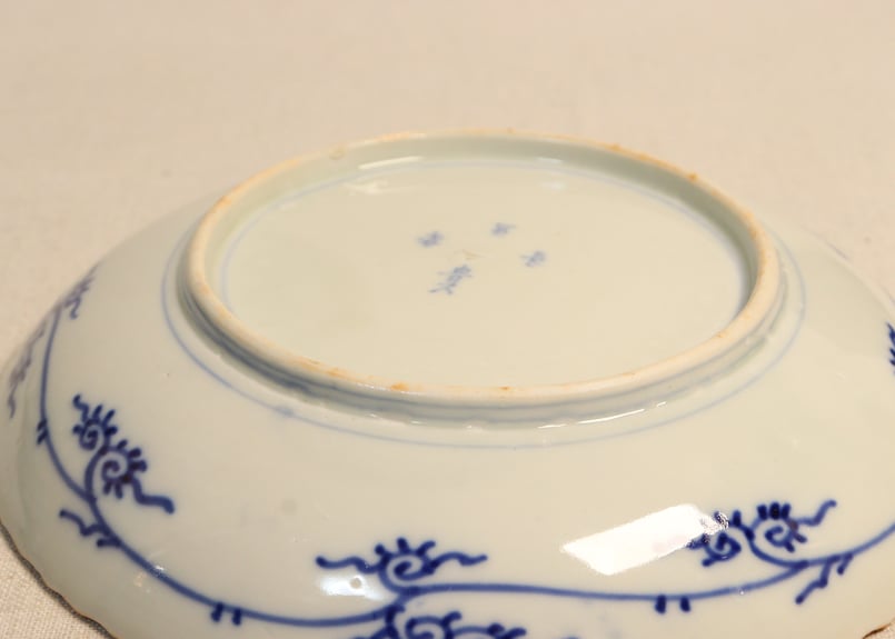 明治前期染付三方に山水窓絵と萩唐草図イゲ縁通り物8寸皿