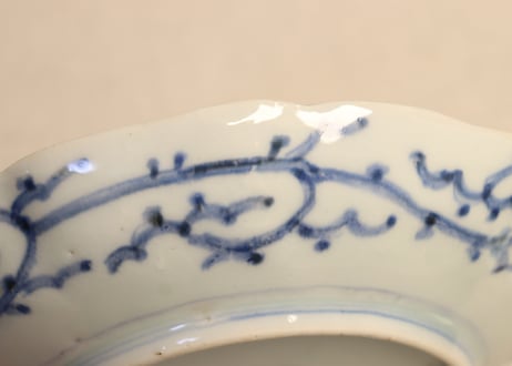 江戸幕末染付微塵唐草図6寸皿④　ノミホツ,少甘手,かたつき