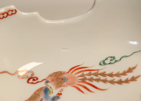 明治後期~大正色絵春蘭と牡丹に鳳凰図角小鉢②　トリ足