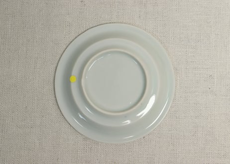 明治前期陰刻染付洋装人物図小皿②　高台ホツ