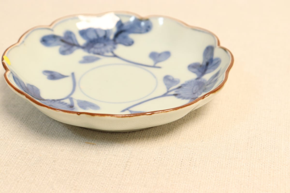 江戸中期染付三方に菊図小皿③ ノミホツ | 吉祥寺PukuPuku