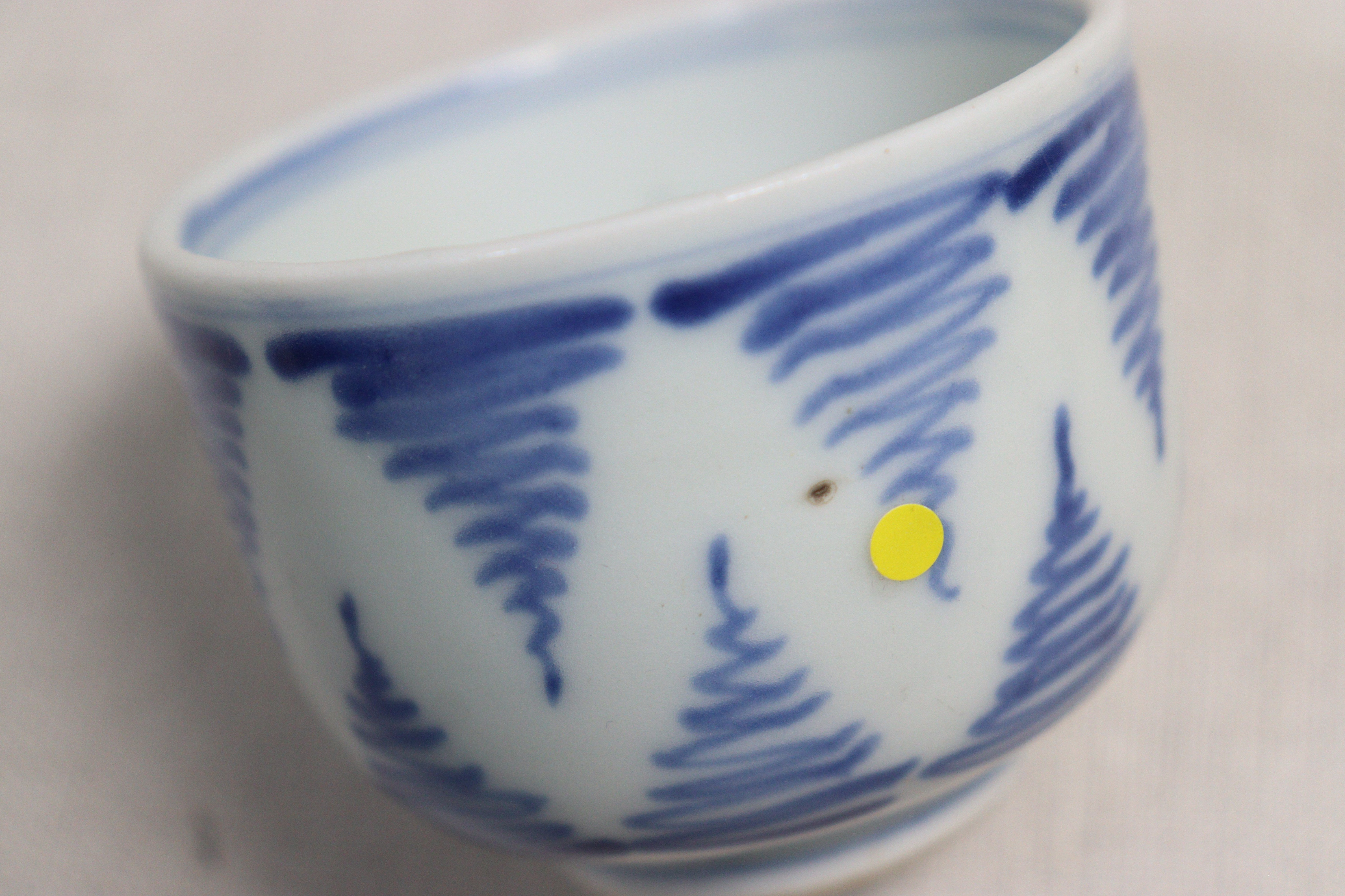 明治前期染付よろけ文ころ茶碗 窯傷 | 吉祥寺PukuPuku