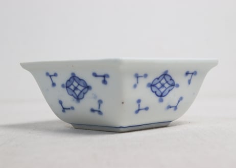 明治後期~大正染付牡丹と山水図菱形小鉢①