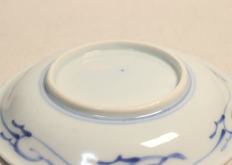 明治前期陰刻染付浦島太郎図6寸皿①濃いめ