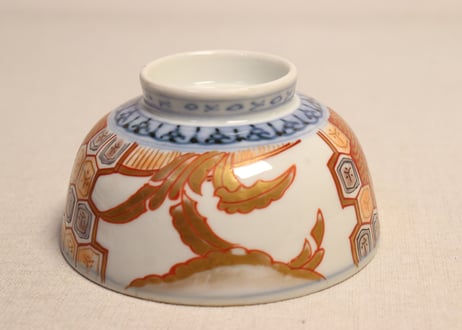 明治前期色絵芭蕉と亀甲図蒸茶碗　黒点