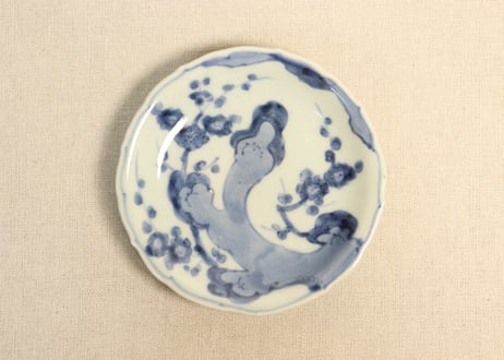 江戸中期染付岩に梅図小皿②　ノミホツ