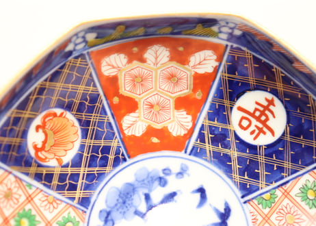 明治後期～大正大聖寺焼色絵壽文字に亀甲と花図八角なます皿①濃いめ
