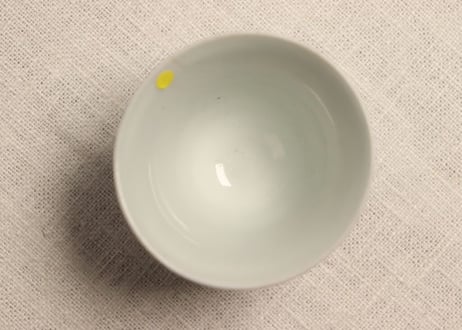江戸後期染付丸窓に草花図広東型小猪口 小ニュウ
