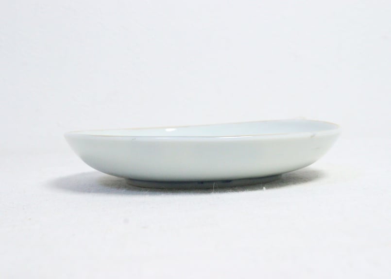 明治後期~大正染付金彩菊と蝶図5寸皿 | 吉祥寺PukuPuku 明治後期~大正染付金彩菊と蝶図5寸皿 | 吉祥寺PukuPuku