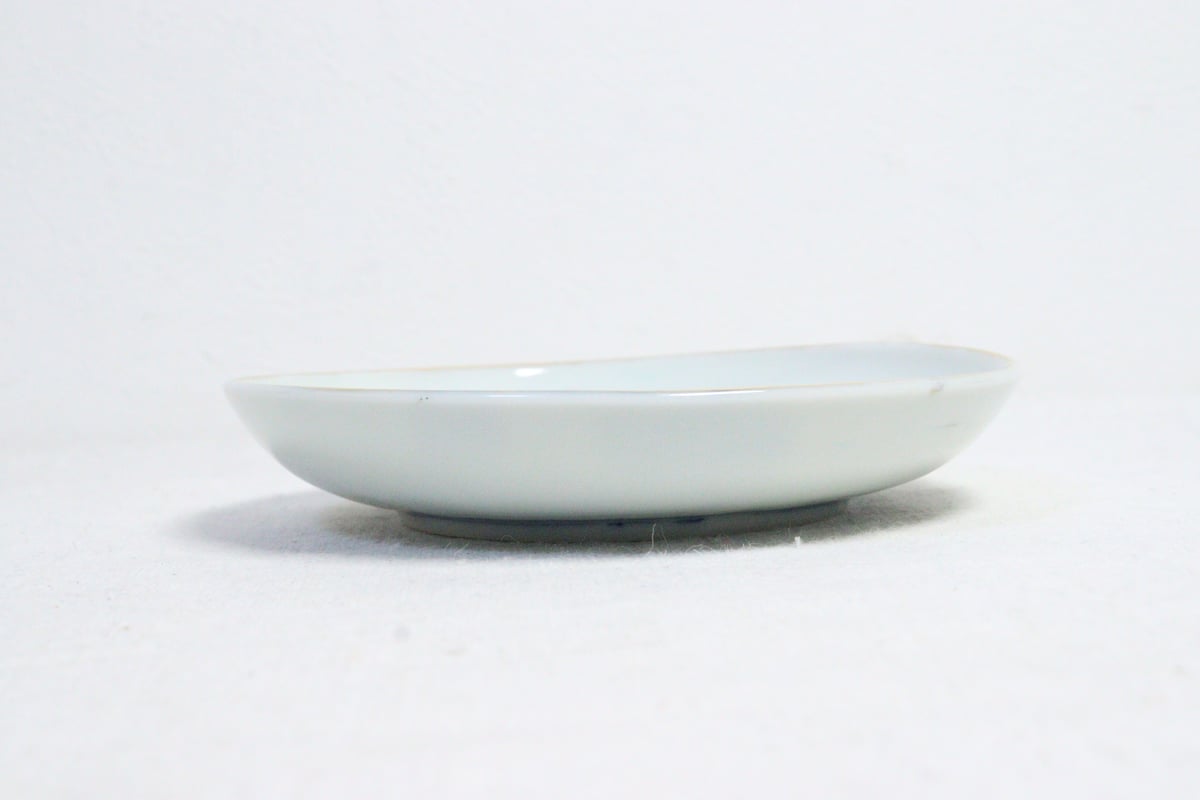 明治後期~大正染付金彩菊と蝶図5寸皿 | 吉祥寺PukuPuku 明治後期~大正染付金彩菊と蝶図5寸皿 | 吉祥寺PukuPuku