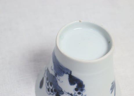 江戸後期染付山葡萄図広東型猪口 ノミホツ
