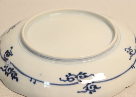 明治前期赤絵金彩柘榴と菖蒲図8寸皿