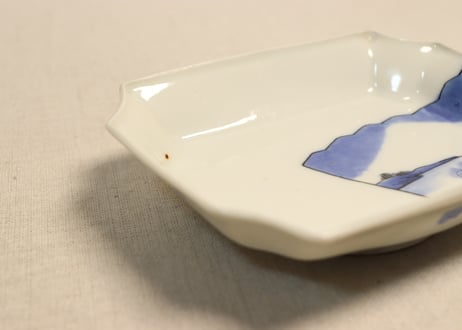 明治後期～大正染付扇面に富士図長角皿 黒点