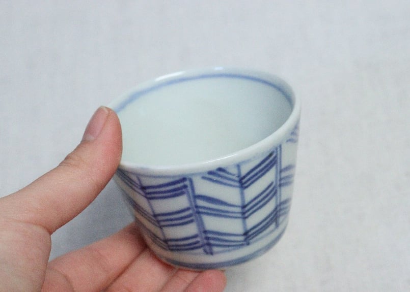 明治前期染付矢羽根図猪口 | 吉祥寺PukuPuku