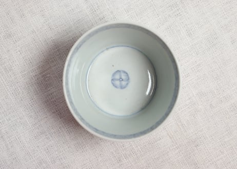 江戸後期染付貝と海藻図猪口 高台ホツ
