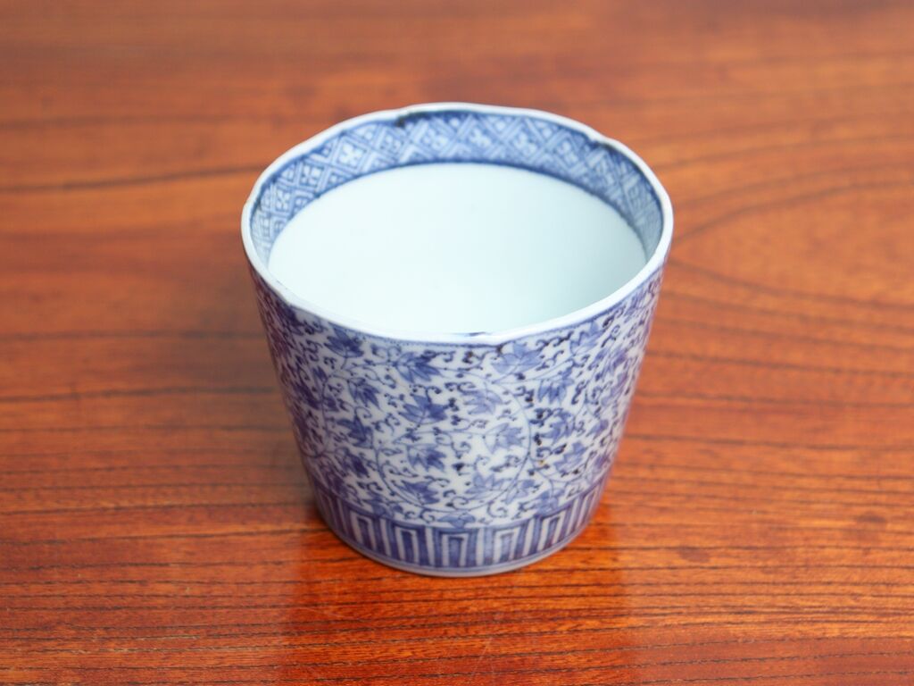 江戸中期染付萩唐草文猪口 | 吉祥寺PukuPuku