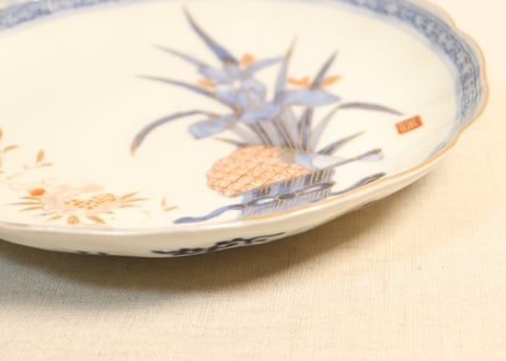 明治前期赤絵金彩柘榴と菖蒲図8寸皿
