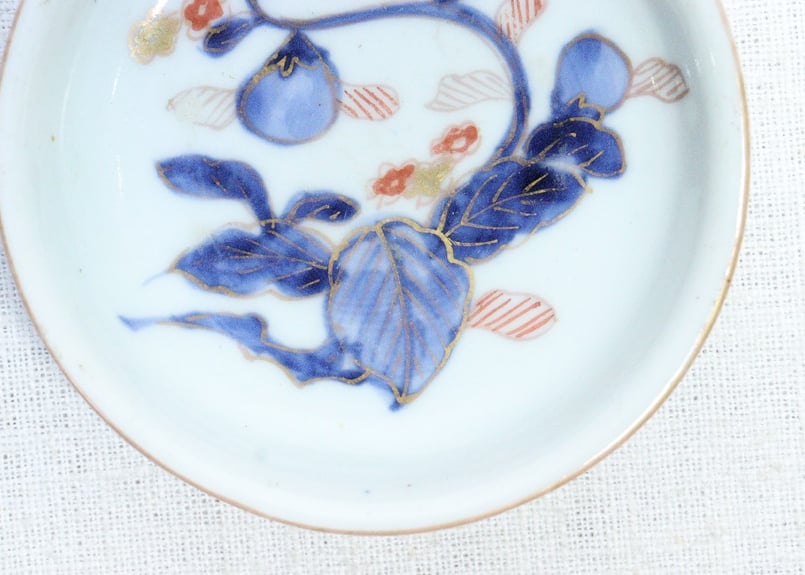 江戸時代後期の 古伊万里 色絵金魚、小皿、中皿 12点 怠け 江戸時代後期の 古伊万里 色絵金魚、小皿、中皿 12点 怠け