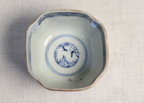 明治前期色絵四方に椿と萩図入隅角向付 高台ホツ