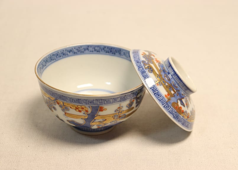 染付 金彩 蓋付茶碗 陶磁器 染付 金彩 蓋付茶碗 陶磁器 明治前期金彩染付山水図蓋茶碗 | 吉祥寺