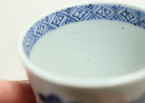 江戸後期染付菊と蝶図猪口①菊三輪