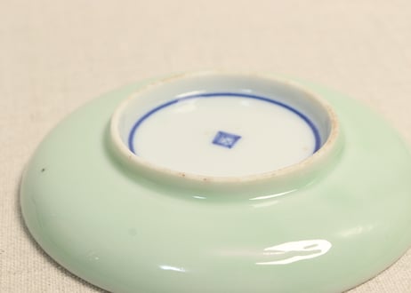 明治前期青磁色釉栗と菊図小皿