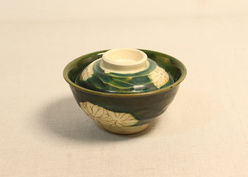 織部焼　古織部　秋草図徳利　時代箱付　M　3841 商品紹介｜掛軸・美術品・茶道具・古民芸・骨董品などの高価買取