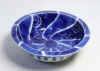 明治前期紙刷捻子文に菊図９寸鉢　窯傷,少甘手