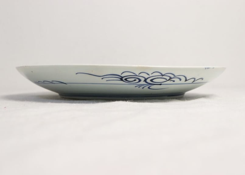 【名品❗】 江戸時代前期　藍九谷様式　白抜き　染付 栗の図　鎬手　葉形　変形皿 名品❗】 江戸時代前期 藍九谷様式 白抜き 染付 栗の図 鎬