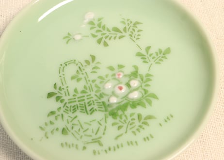 明治前期青磁紙刷花籠図小皿
