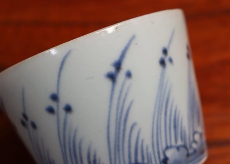 江戸後期染付秋草に露図猪口①ノミホツ