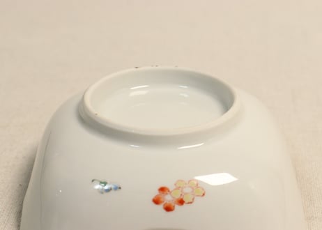 明治後期~大正色絵春蘭と牡丹に鳳凰図角小鉢②　トリ足