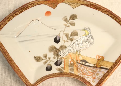 明治前期九谷焼色絵富士に鷹と茄子図扇面型皿