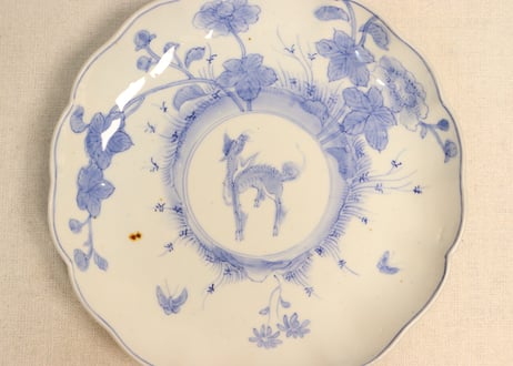 明治前期染付麒麟と花図７寸皿①黒点,高台窯傷