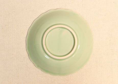 大正～昭和戦前青磁陽刻菊図小皿