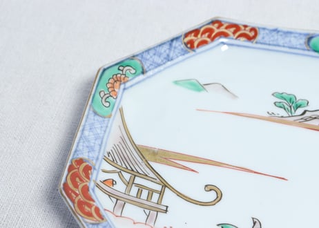 明治前期色絵建物と人物図八角皿①