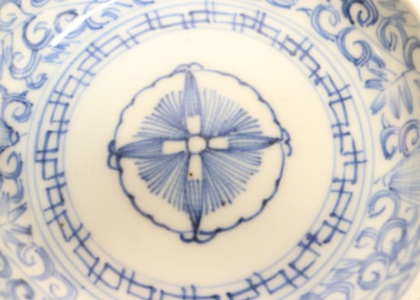江戸幕末線描き牡丹と唐草図小皿②ノミホツ