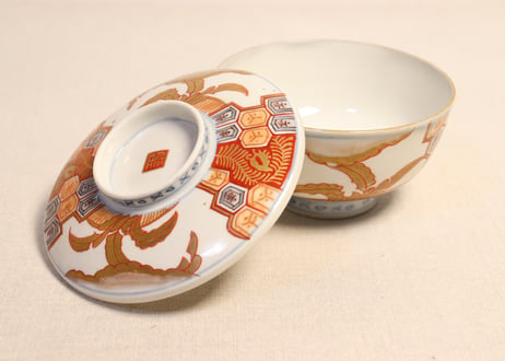 明治前期色絵芭蕉と亀甲図蒸茶碗　黒点