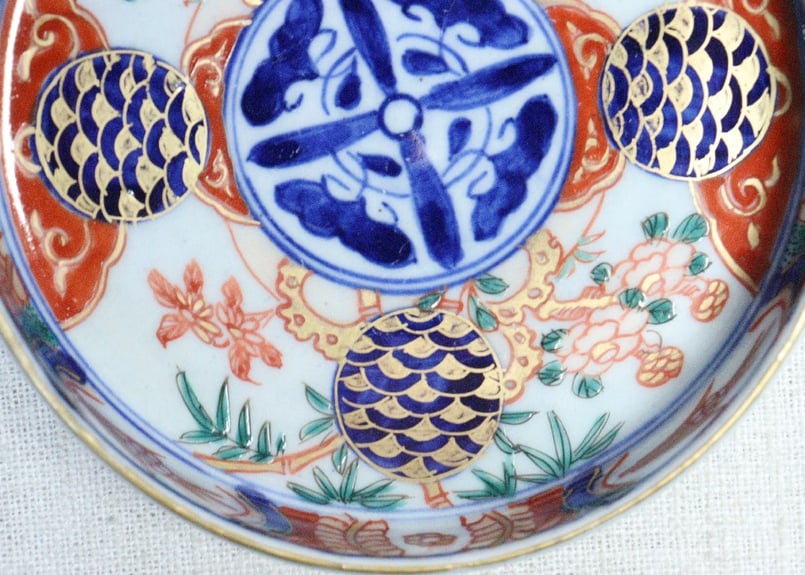 明治前期色絵牡丹と青玉に青海波図縁立小皿① 縁深め | 吉祥寺
