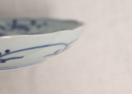 江戸中期染付二方に竹梅図6寸皿 ホツ,ニュウ,少フリモノ