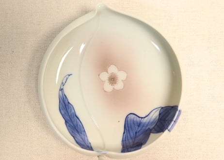 明治後期～大正染付桃と花図桃型皿① 濃いめ