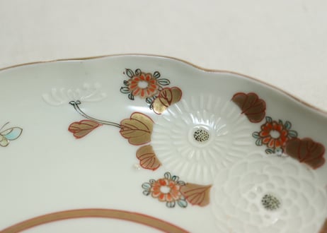 明治前期色絵三方菊図通り物7寸皿①文字大,蝶青色